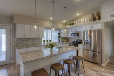 014_Breakfast Bar ~ Kitchen