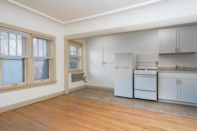Living Room/Kitchen