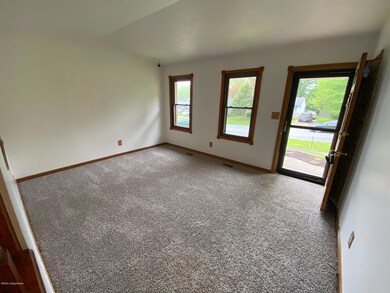 8209 Sandidge Dr, Louisville, KY 40228 - photo 4