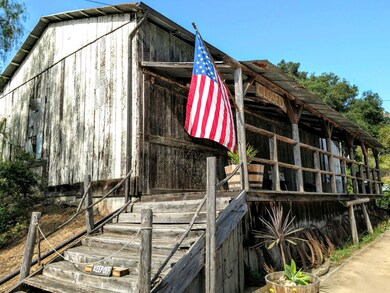 02 Barn 1