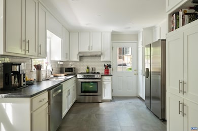 102 Surrey Rd, Charlottesville, VA 22901 - photo 5