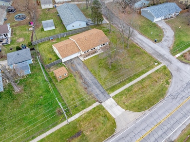 785 Mccool Rd, Valparaiso, IN 46385 - photo 3