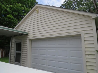 Detached 1 1/2 car garage