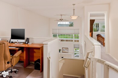 Office loft right - Masterbedroom left
