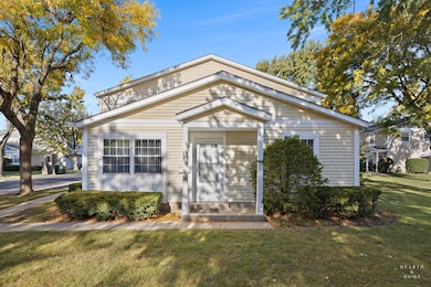 1208 Quincy Ct unit 11, Wheeling, IL 60090 - photo 2