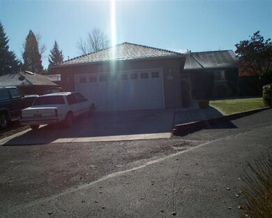 1091 Brookdale Ave, Medford, OR 97504 - photo 2