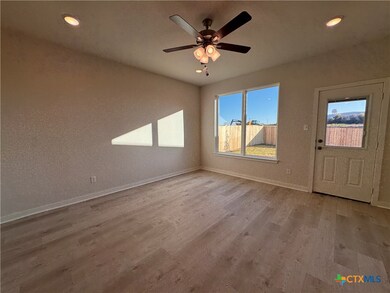 417 University Ave, Troy, TX 76579 - photo 6