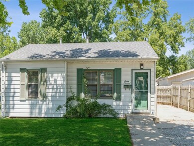 700 E Dunham Ave, Des Moines, IA 50315 - photo 3