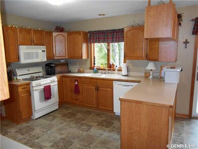 Kitchen Open Kitchen w/Oak Kitchen Cabinets