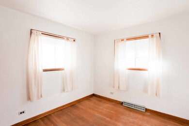 2000 W Dugdale Rd, Waukegan, IL 60085 - photo 2