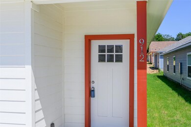 912 N Barrett Ave, Denison, TX 75020 - photo 4