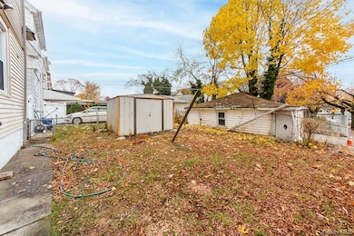 115105 217th St, Cambria Heights, NY 11411 - photo 2