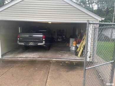 2915 W 67th St, Davenport, IA 52806 - photo 7