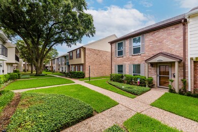 10338 Briar Forest Dr unit 29, Houston, TX 77042 - photo 3