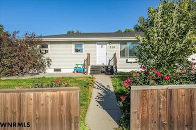 713 S Maple St, Kimball, NE 69145 - photo 2