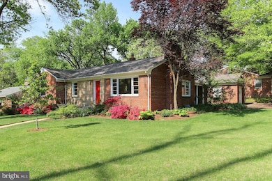 312 Yale Dr, Alexandria, VA 22314 - photo 2