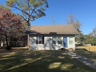 509 W Jessamine St, Fitzgerald, GA 31750 - photo 2