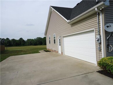 210 Graydon St, Shelbyville, TN 37160 - photo 3