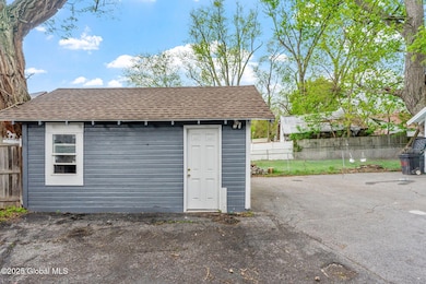 6-web-or-mls-1653-broadway