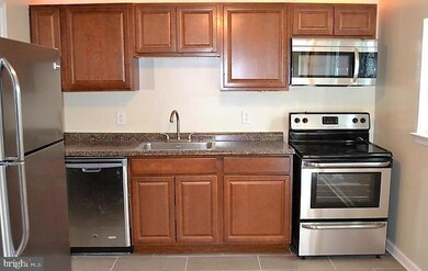 807 Regis Ct, Halethorpe, MD 21227 - photo 2