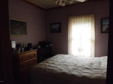 209 Veazie St, North Adams, MA 01247 - photo 7