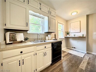 16613 Raymond St, Maple Heights, OH 44137 - photo 6