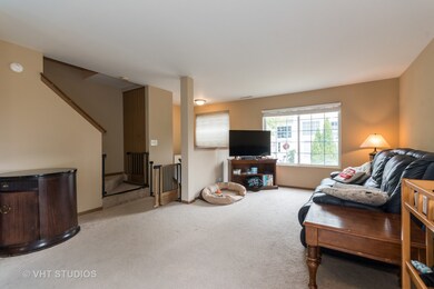 611 E Victoria Cir unit 22/6, North Aurora, IL 60542 - photo 3