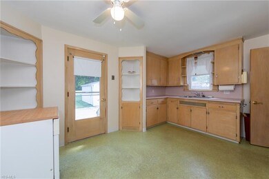 2441 Larchmont Dr, Wickliffe, OH 44092 - photo 5