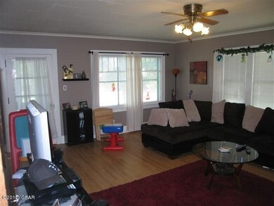 LIVING ROOM B