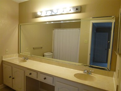 3 Regency Ln, Houston, TX 77088 - photo 3