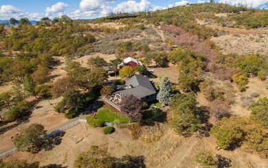 465 Dahlia Terrace, Eagle Point, OR 97524 - photo 2