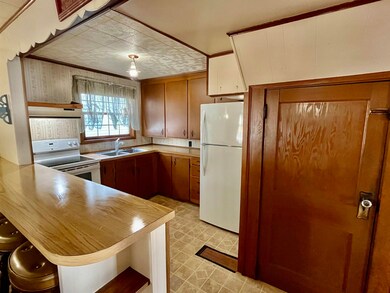 86 Spruce St, Berlin, NH 03570 - photo 4