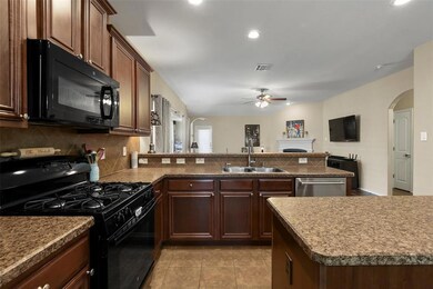 Another view of the spacias kitchen!