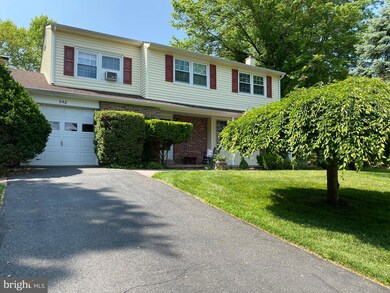 548 Hillside Dr, Lansdale, PA 19446 - photo 2