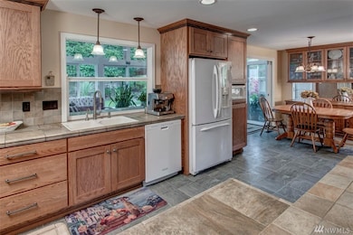 9737 SE 40th St, Mercer Island, WA 98040 - photo 2