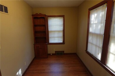 4429 N Oak Trafficway, Kansas City, MO 64116 - photo 7