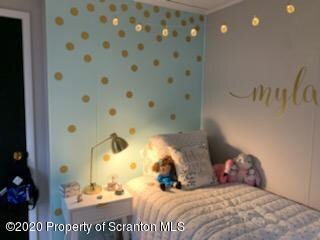 139 Holden St, Dupont, PA 18641 - photo 5