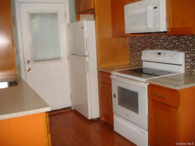 253 Frederick Ave, Floral Park, NY 11001 - photo 2