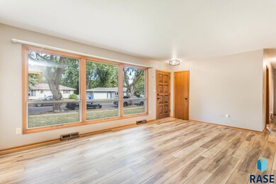 4709 W 38th St, Sioux Falls, SD 57106 - photo 5