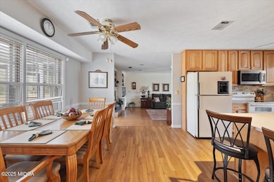 Kitchen/ Breakfast Area