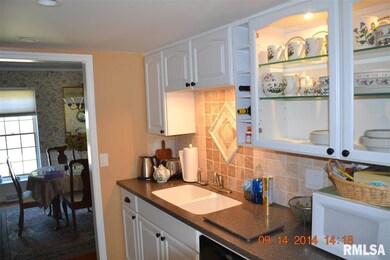 4622 Warren St, Davenport, IA 52806 - photo 2