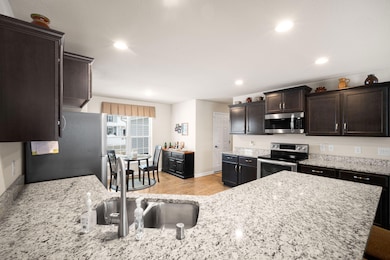 W207N17371 Parkview Dr, Jackson, WI 53037 - photo 5