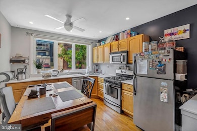 1815 Bainbridge St unit 1, Philadelphia, PA 19146 - photo 3