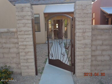 Decorative entry gate