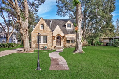 2917 Avenue G, Bay City, TX 77414 - photo 2