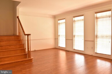 25815 Mews Terrace, Chantilly, VA 20152 - photo 4