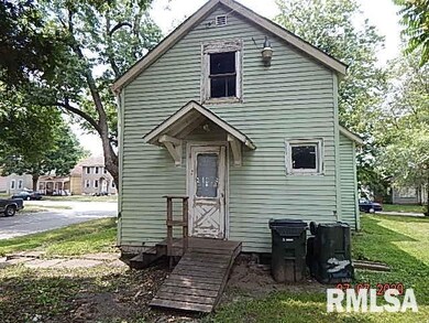 1302 W 6th St, Davenport, IA 52802 - photo 2