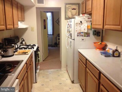 2637 Redcoat Dr unit 147, Alexandria, VA 22303 - photo 2