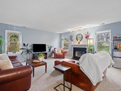 4970 Oak Hill Dr, Waterford, MI 48329 - photo 6