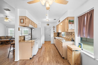 2013 Lundy Ln, Friendswood, TX 77546 - photo 2